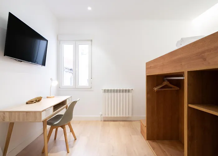 Chueca Hortaleza 12Pax 5 Bedrooms 5 Baths